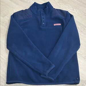 Vineyard vines pull over